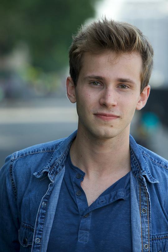 尼古拉斯·波达尼 Nicholas Podany照片