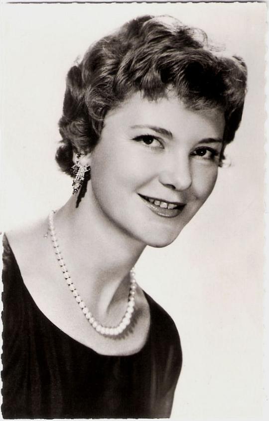 索菲·德马雷 Sophie Desmarets照片