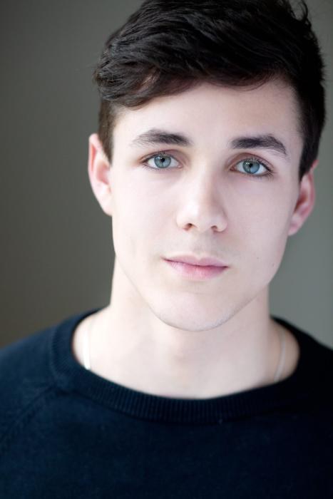 乔纳·豪尔-金 Jonah Hauer-King照片