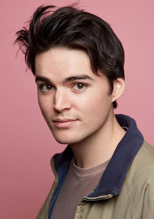 迈克尔·朗费罗 Michael Longfellow照片