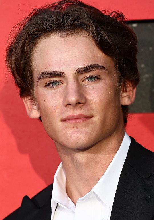 布雷迪·赫普纳 Brady Hepner照片