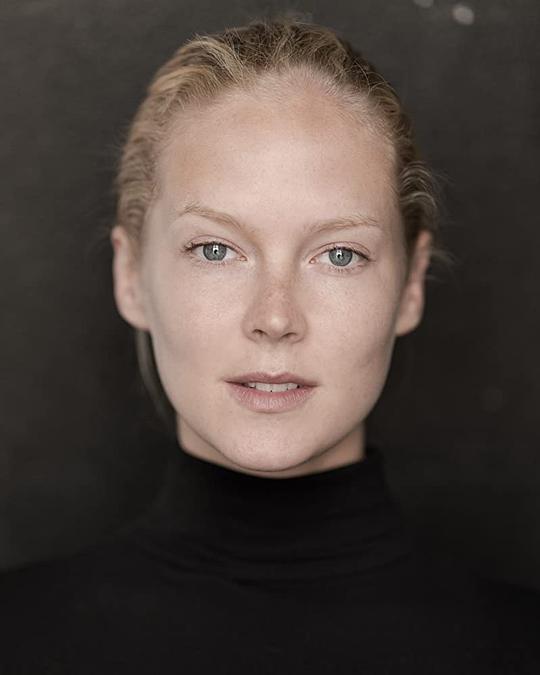 罗西·麦克尤恩 Rosy McEwen照片