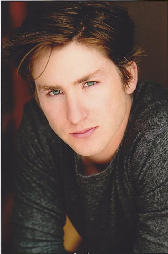 杰西·莫斯 Jesse Moss照片