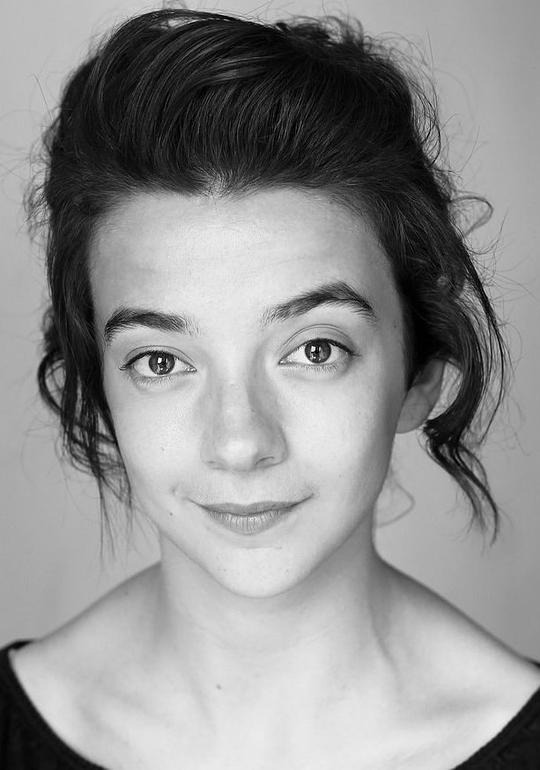 帕齐·费伦 Patsy Ferran照片