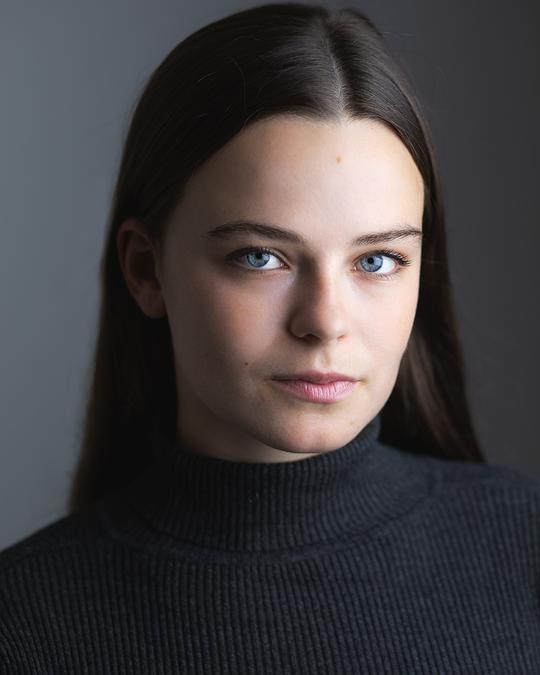 阿莱丝·劳森 Alaïs Lawson照片