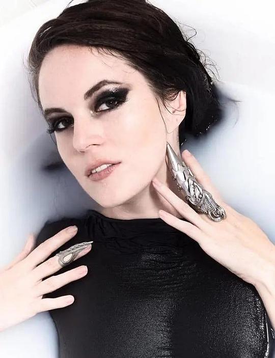 莎拉·尼克林 Sarah Nicklin照片