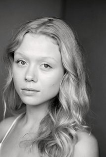 娜奥米·巴特里克 Naomi Battrick照片