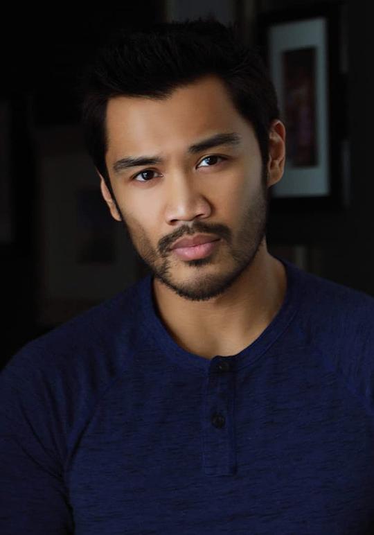 小亚历克斯·马里亚里 Alex Mallari Jr.照片