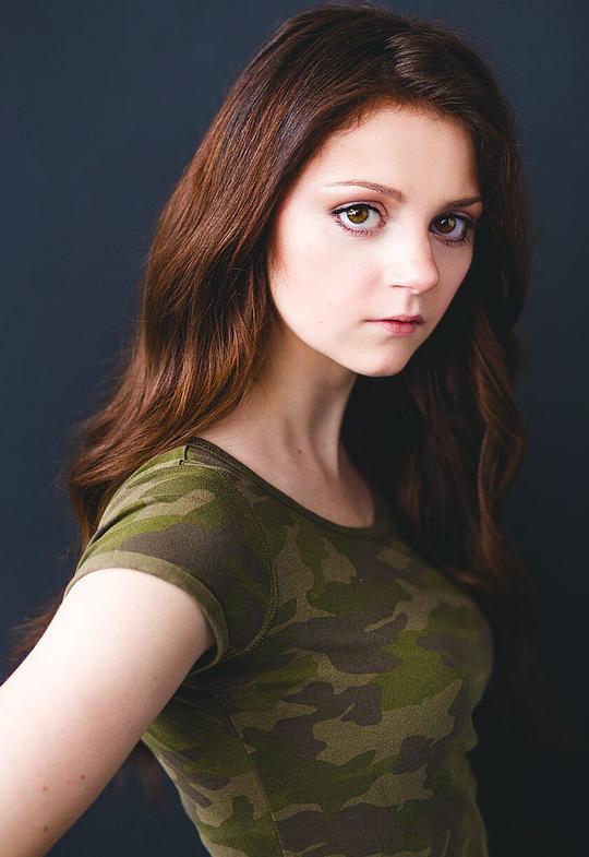 杰西卡·克莱门特 Jessica Clement照片