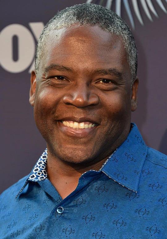 乔纳森·亚当斯 Jonathan Adams照片