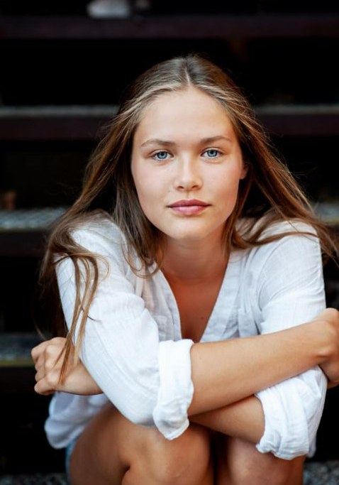 夏洛特·麦基 Charlotte Maggi照片