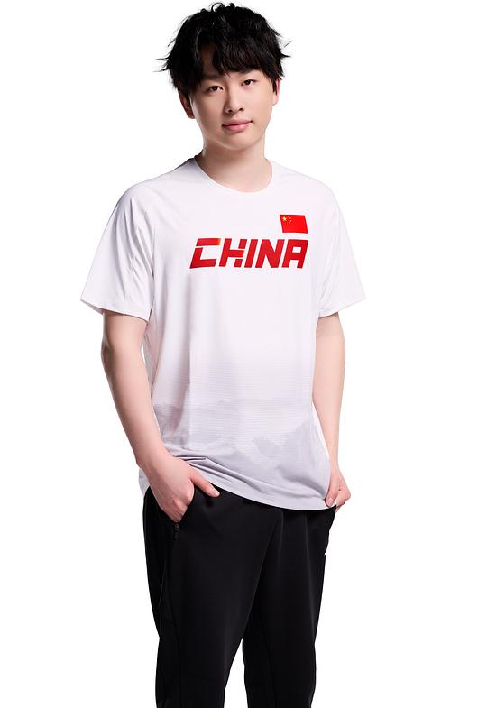 杨帆 Fan Yang照片