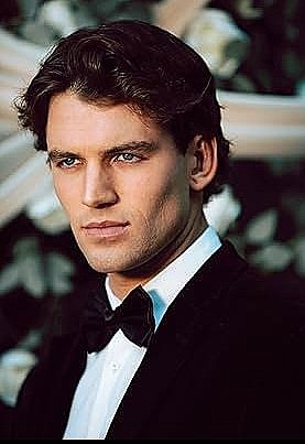 诺亚·费恩利 Noah Fearnley照片