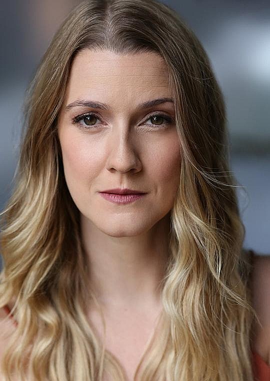 爱丽丝·费恩 Alice Fearn照片