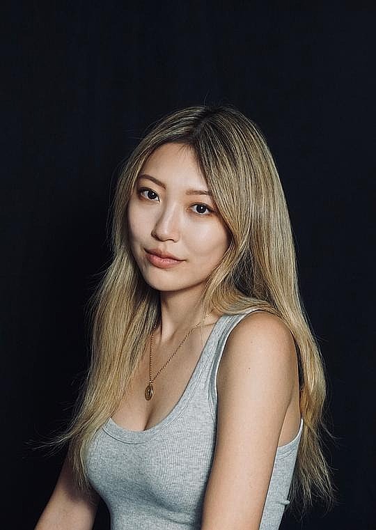 塞琳娜·云 Selene Yun照片