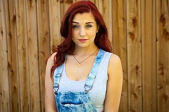 泰勒·米斯亚克 Taylor Misiak照片