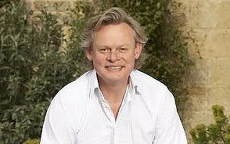 马丁·克鲁勒斯 Martin Clunes照片