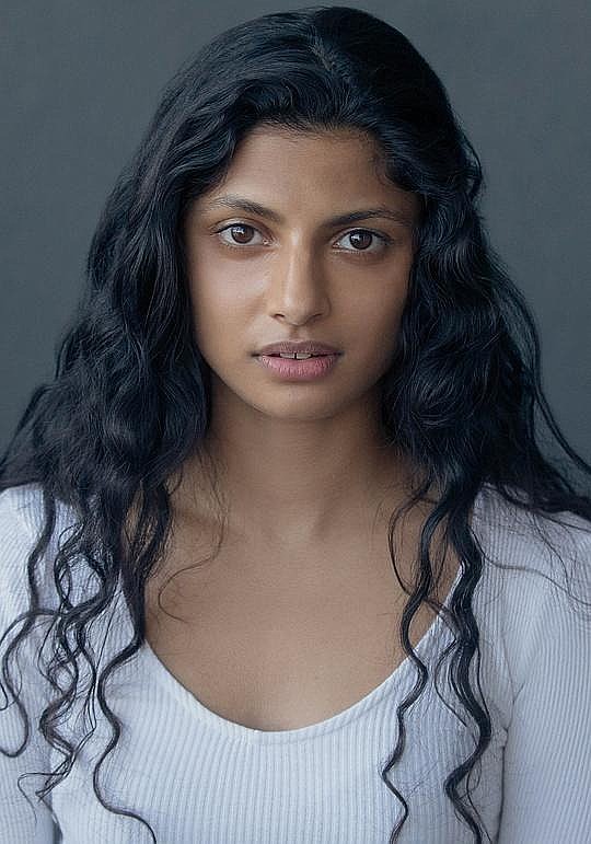 普里亚·坎萨 Priya Kansara照片