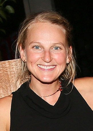 艾米丽·哈林顿 Emily Harrington照片