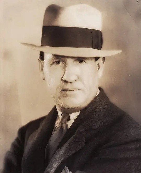 罗伯特·F·麦高文 Robert F. McGowan照片