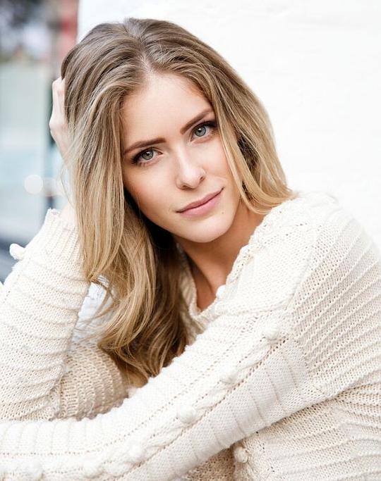 乔丹·克莱尔·罗宾斯 Jordan Claire Robbins照片