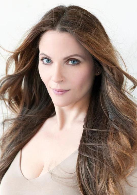 斯蒂芬妮·伯托尼 Stephanie Bertoni照片