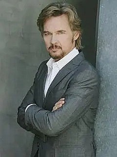 Stephen Nichols照片