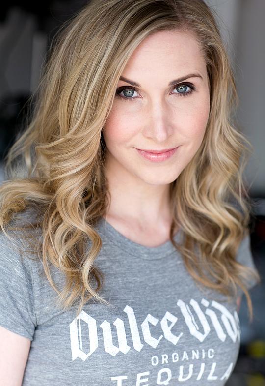 凯蒂·冯·提尔 Katie Von Till照片