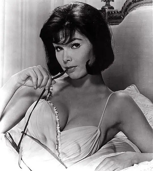 伊冯娜·克雷格 Yvonne Craig照片