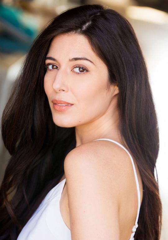 伊丽莎白·塔比什 Elizabeth Tabish照片