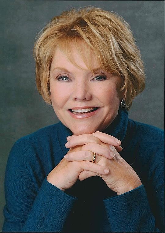 艾丽卡·斯莱扎克 Erika Slezak照片