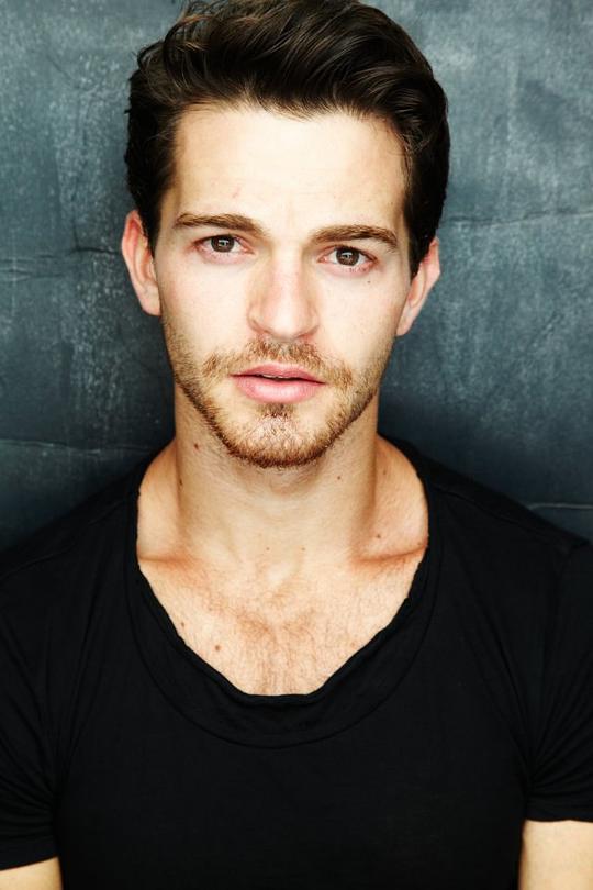 多米尼克·奥伯恩 Dominic Allburn照片