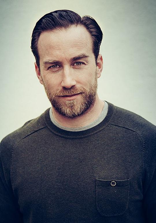 贾斯汀·本森 Justin Benson照片