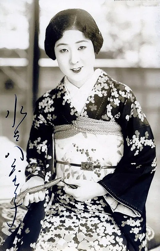 水谷八重子 Yaeko Mizutani照片
