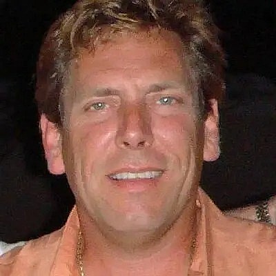 Robert Hamner照片