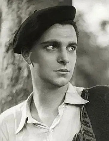 Paul Cambo照片