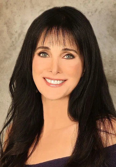 康妮·赛勒卡 Connie Sellecca照片