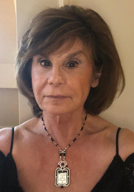 莱斯利·艾米特 Leslee Emmett照片