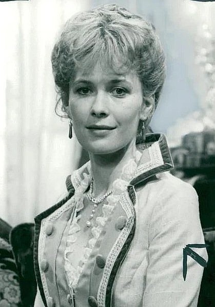 Sally Osborne照片