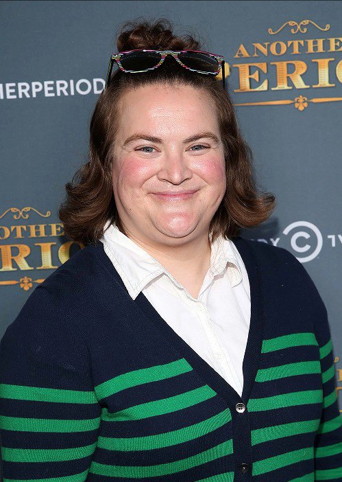 贝琪·索达罗 Betsy Sodaro照片