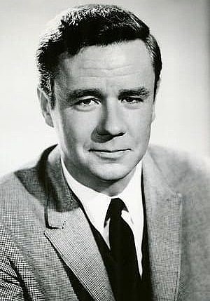 Irving J. Moore照片