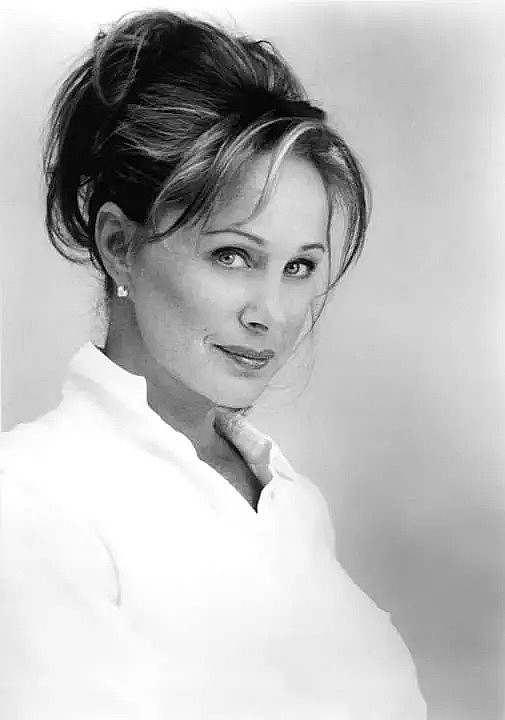 帕梅拉·贝尔伍德 Pamela Bellwood照片