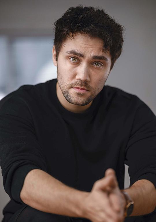 马克斯·蒙泰西 Max Montesi照片