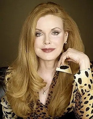 丽贝卡·霍尔顿 Rebecca Holden照片