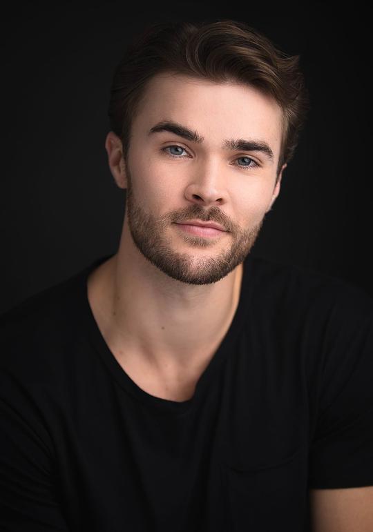 泰勒·罗伯格 Tyler Roberge照片