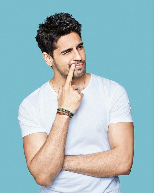 施坦·马洛萨 Sidharth Malhotra照片