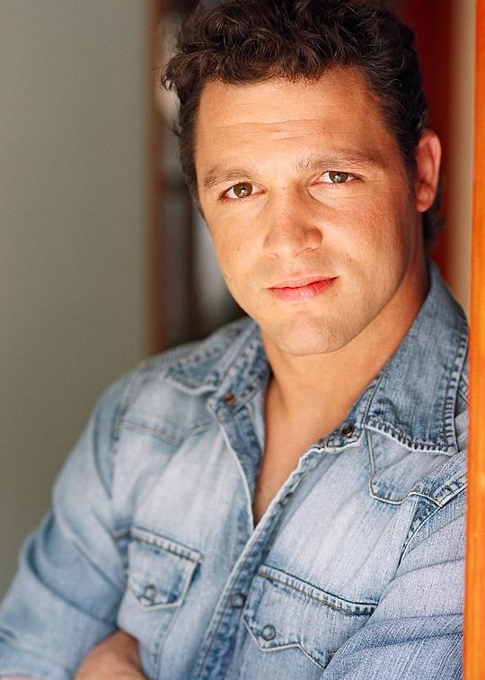 安东尼·莫利纳利 Anthony Molinari照片