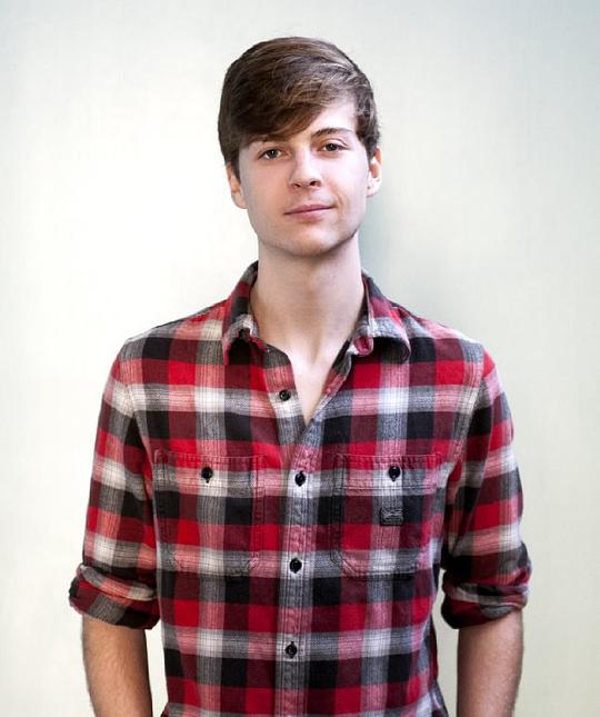 约翰·卡尔纳 John Karna照片