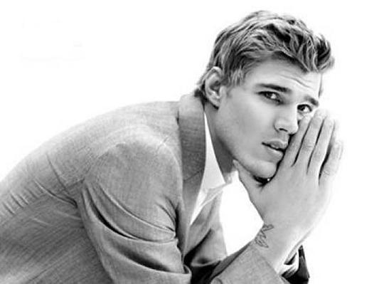 克里斯·泽尔卡 Chris Zylka照片