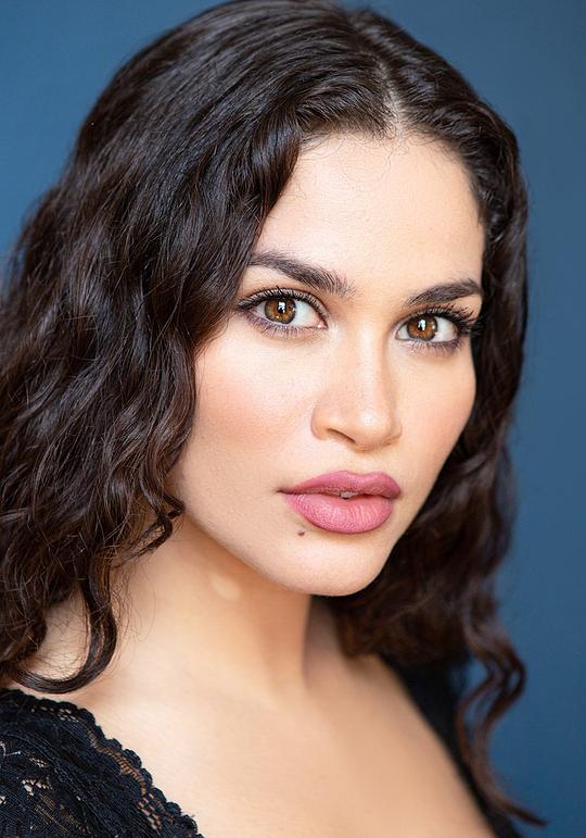 丹妮拉·麦斯米兰 Danielia Maximillian照片